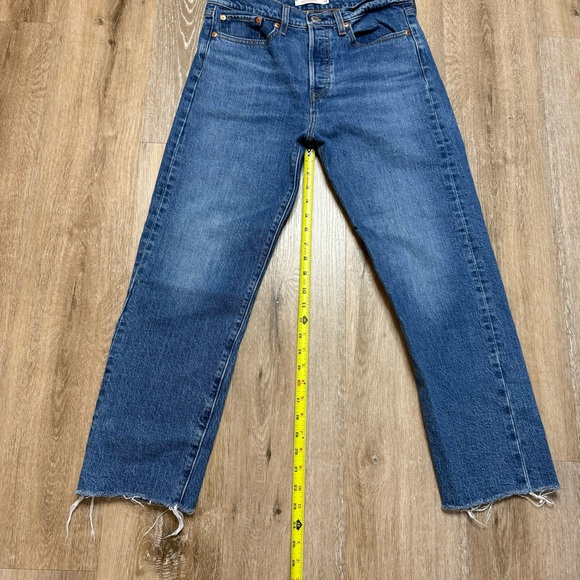 Levis Jeans Women Size 28 Blue Demin Wedgie Straight Cotton Medium Wash Raw Hem - Picture 5 of 16